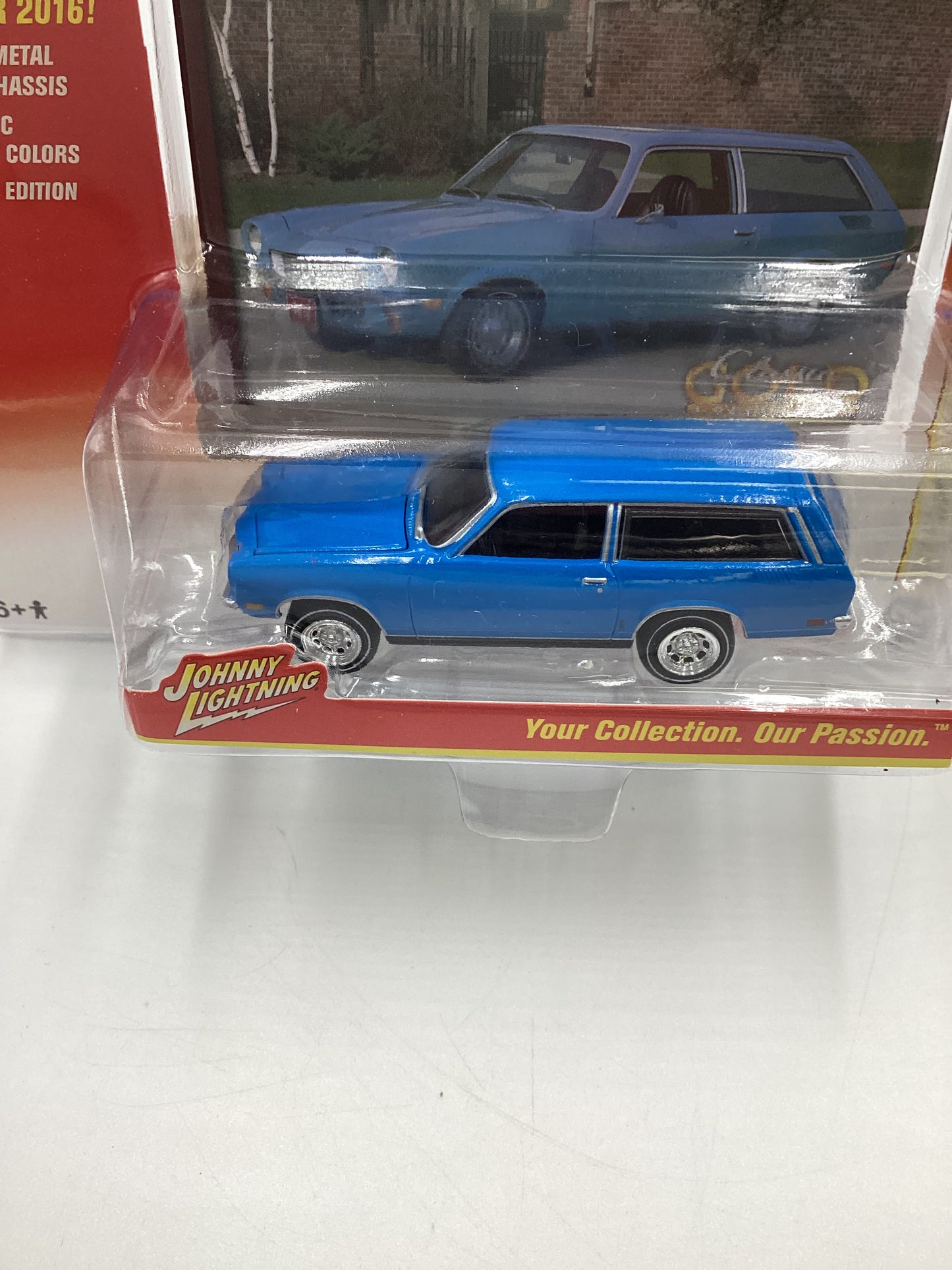 Johnny Lightning Classic Gold #12 1972 Chevy Vega Wagon Blue 217E