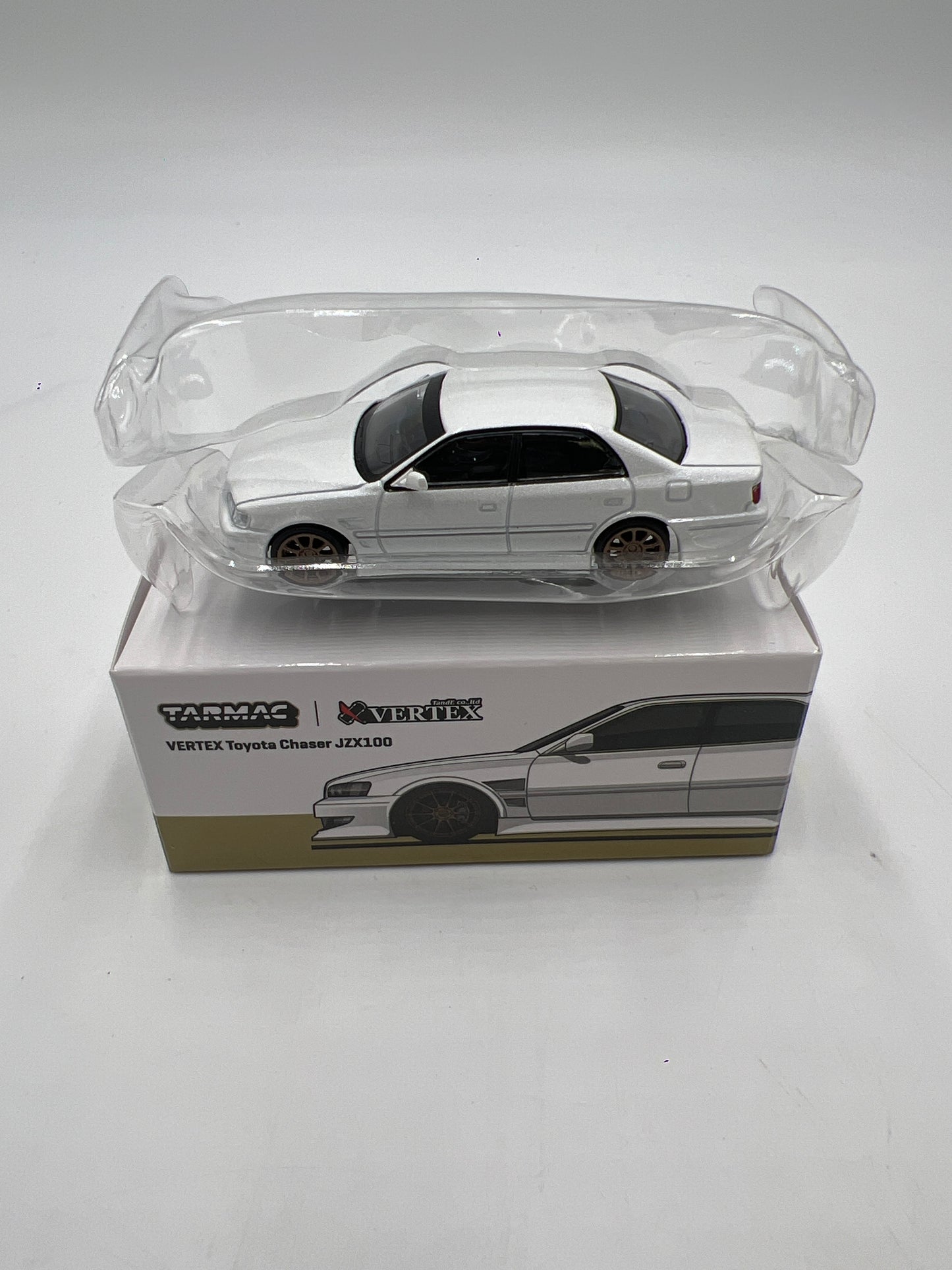 Tarmac Works x Vertex Global64 Toyota Chaser JZX100 White