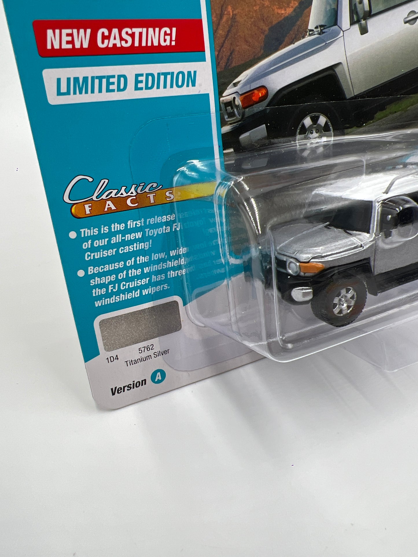 Johnny Lightning Classic Gold Release 3 Version A 2007 Toyota FJ Cruiser Silver 230D