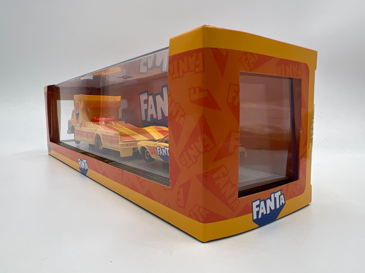 2025 M2 Machines Auto Haulers CHASE Fanta 1970 Ford C-950 & 1970 Ford Mustang Custom TW37