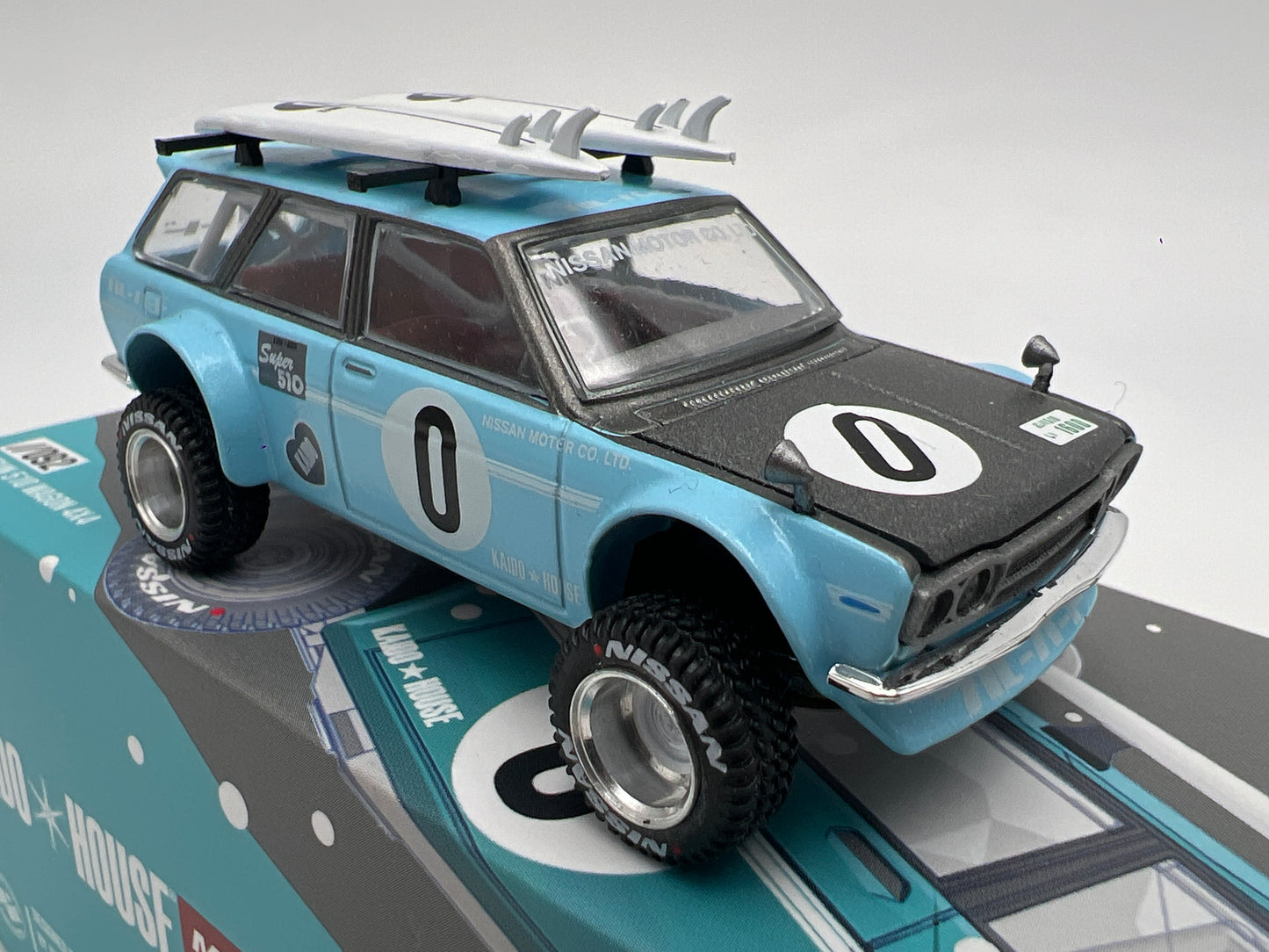 Mini GT x Kaido House #092 Datsun 510 Wagon 4x4 Holiday Winter Edition