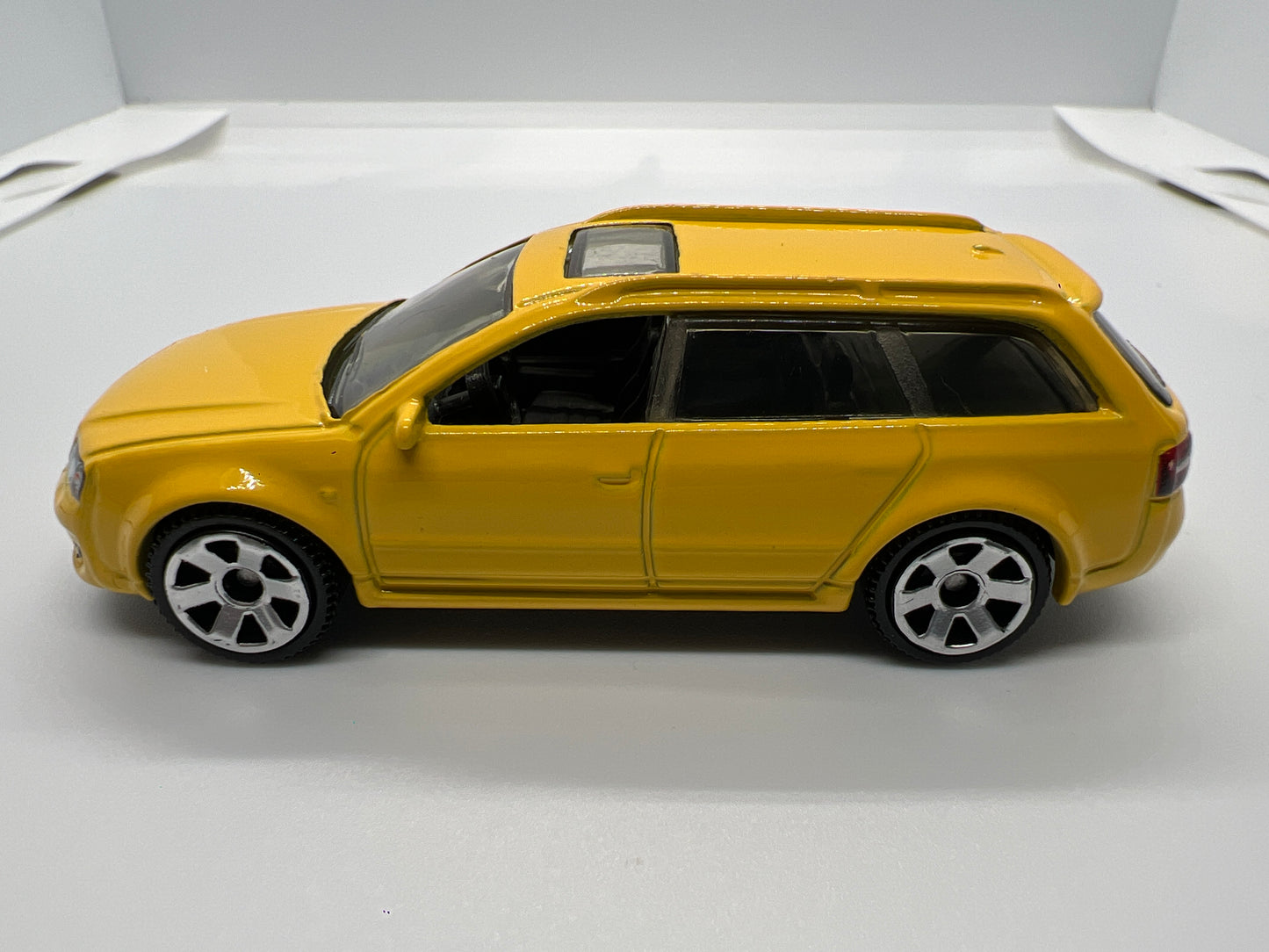 Matchbox 1/64 2004 Audi RS6 Avant Yellow Loose