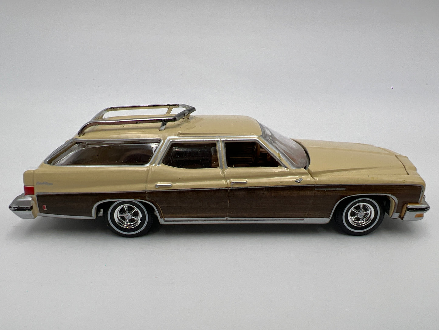 Auto World 1/64 Muscle Wagons 1974 Buick Estate Wagon Beige Loose