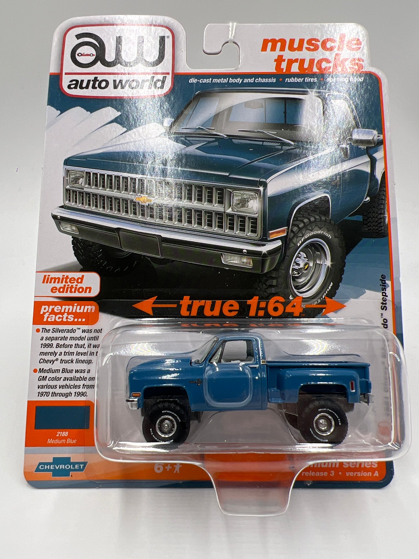 Auto World Muscle Trucks Release 3 Version A 1981 Chevy Silverado Stepside Blue 185B