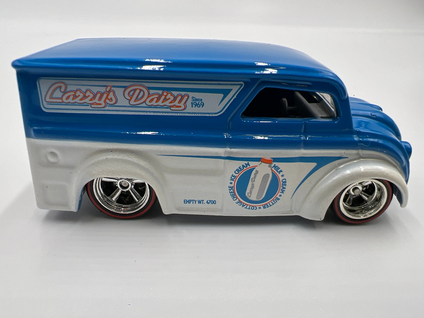 Hot Wheels 1/64 Larrys Garage Chase Premium Dairy Delivery Blue/White Loose