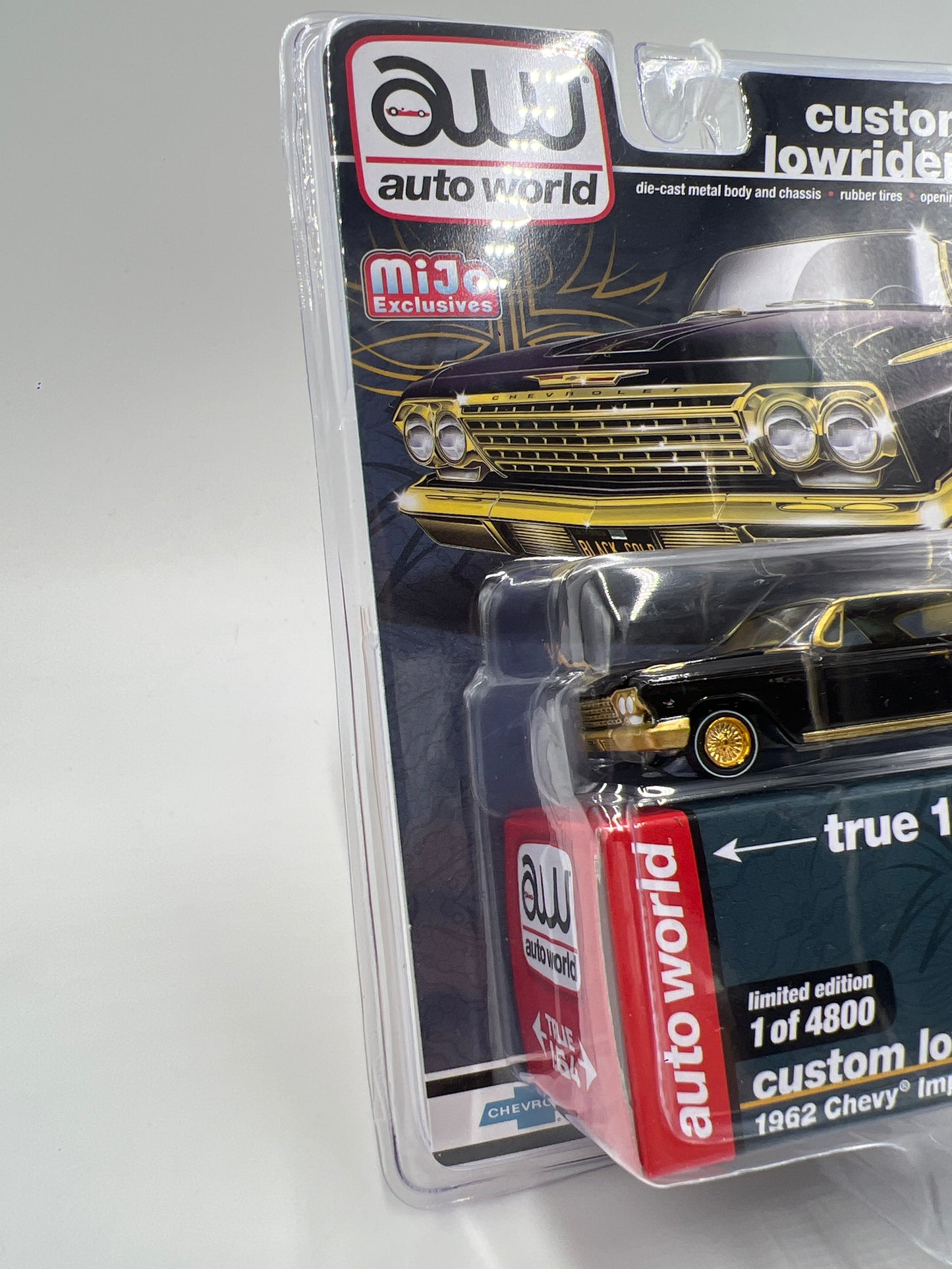 Auto World Mijo Exclusives Custom Lowriders 1962 Chevy Impala SS Hardtop Black/Gold 181B
