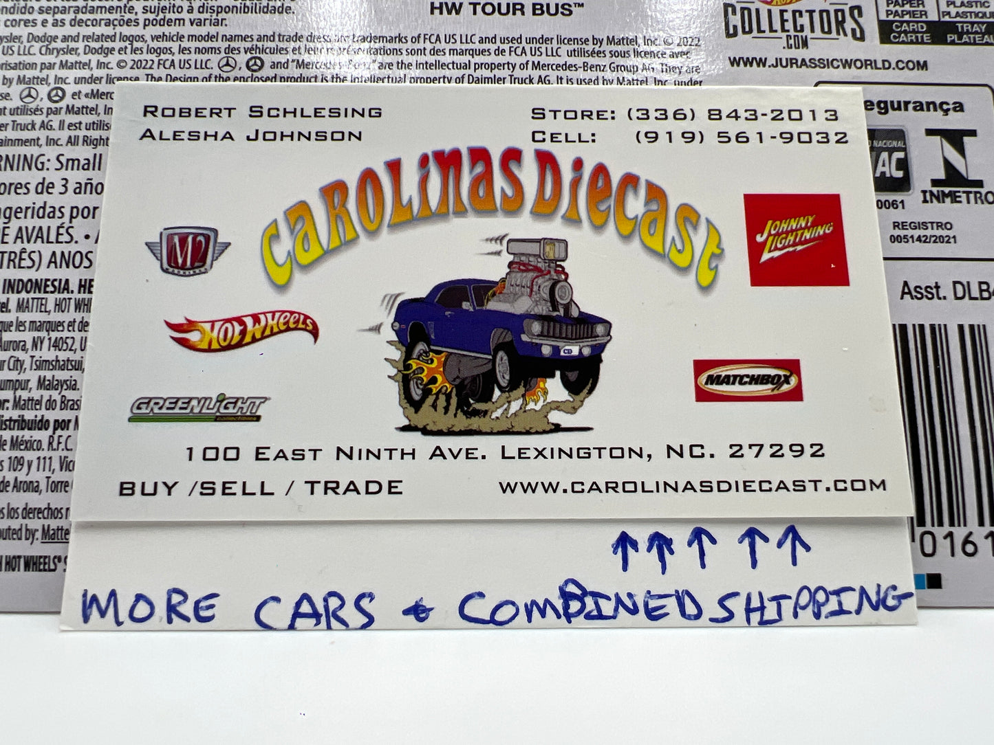 2022 Hot Wheels Jurassic World #4 Combat Medic Green 270B