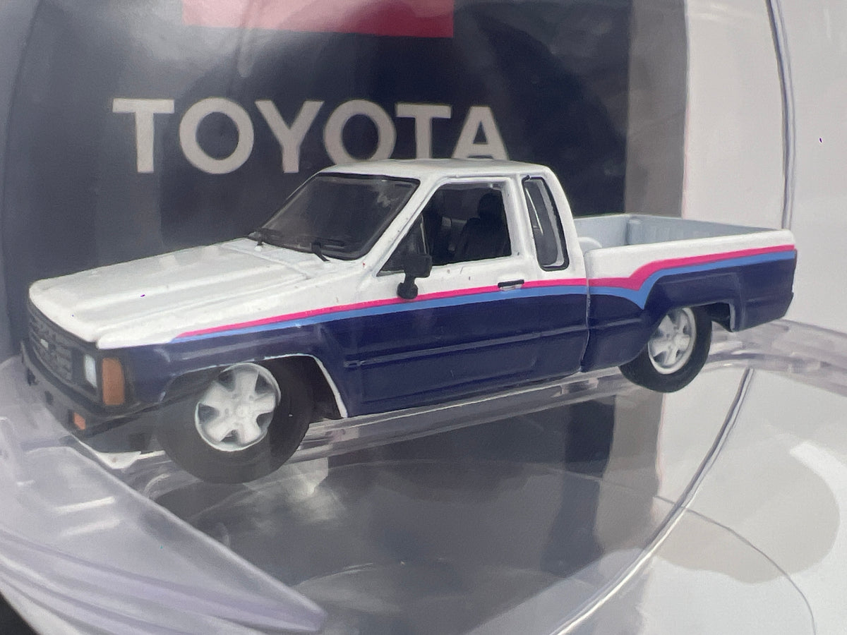 2026 M2 Machines Christmas Holiday Ornaments 2 Pack 1985 Toyota Truck
