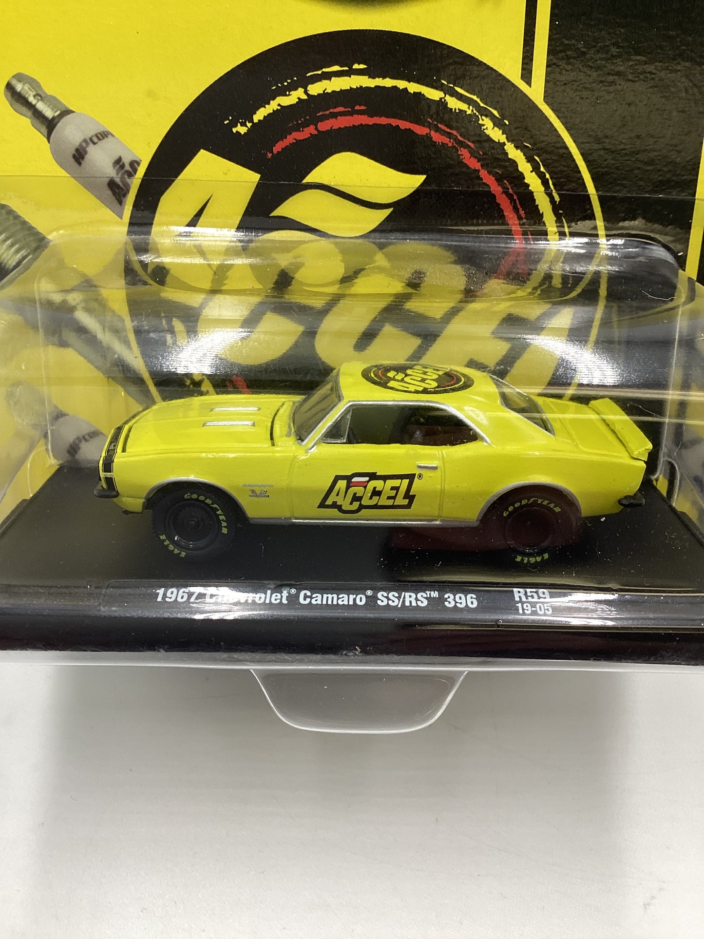 M2 Machines Auto driver Accel 1967 Chevrolet Camaro SS/RS 396 Yellow R59 190C