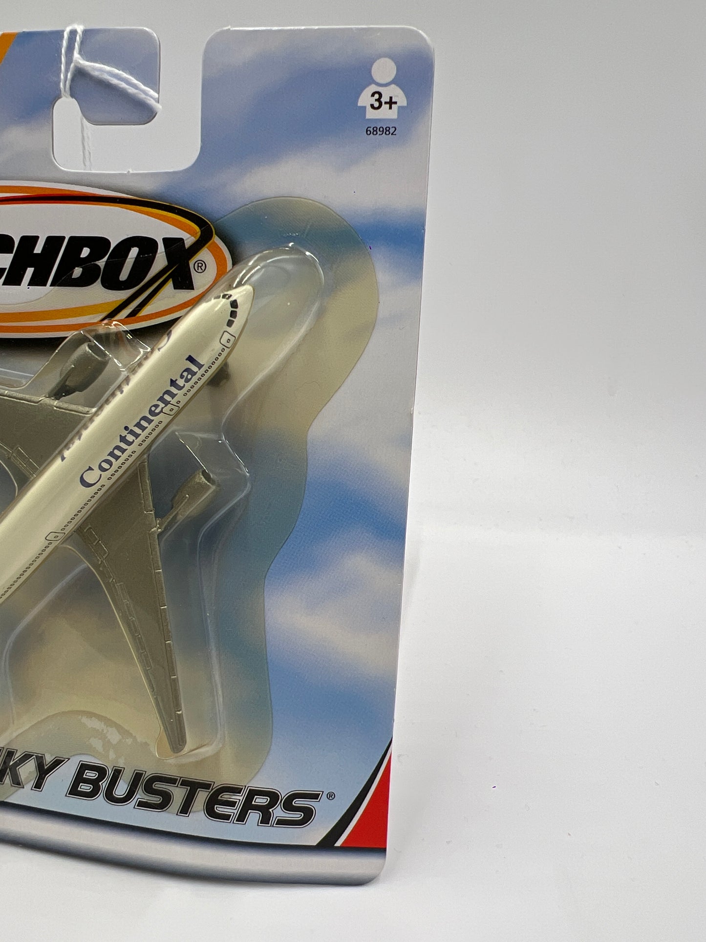 Matchbox Sky Busters Commercial Continental Airlines Boeing 777-200 White WW3