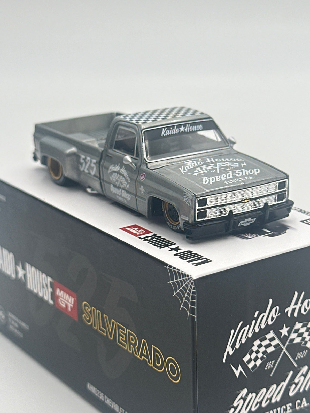 Mini GT Kaido House #236 Chevrolet Silverado Dually Hot Rod V1 CHASE