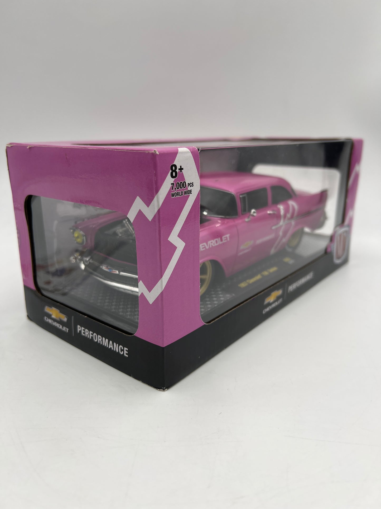 M2 Machines 1/24 Chevrolet Performance 1957 Chevrolet 150 Sedan Pink R90