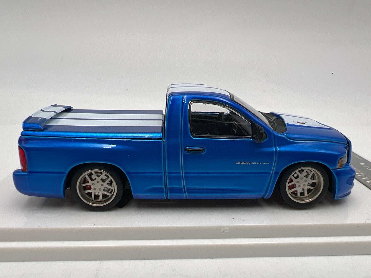 Shoom 64 Models 1:64 MiJo Exclusives x/3000 Dodge Ram SRT-10 Blue W/Accessories
