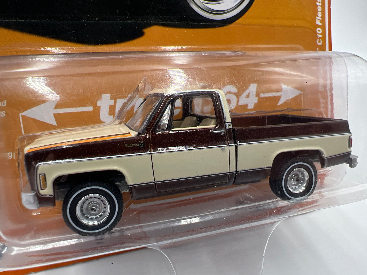 Auto World Muscle Trucks Release 2 Version A 1977 Chevy Bonanza C10 Fleetside Brown/Tan 182E