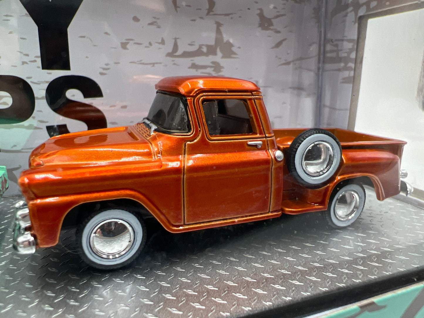 M2 Machines Auto Haulers 1968 Chevrolet C60 Truck & 1958 Chevrolet Apache Stepside R76