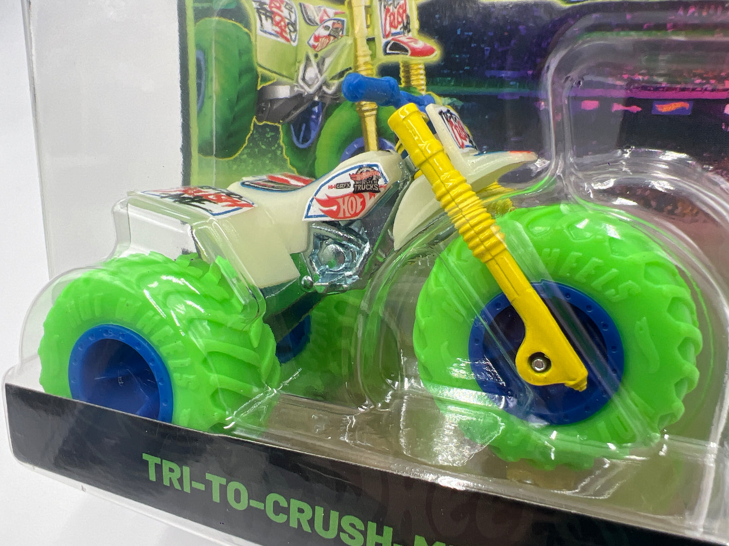 Hot Wheels Monster Trucks Glow In The Dark Tri-To-Crush-Me 130B
