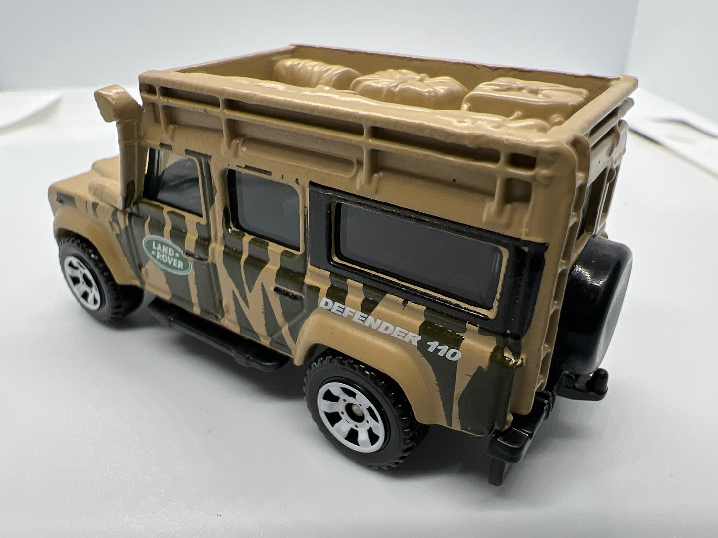 Matchbox 1/64 1997 Land Rover Defender 110 Tan Loose