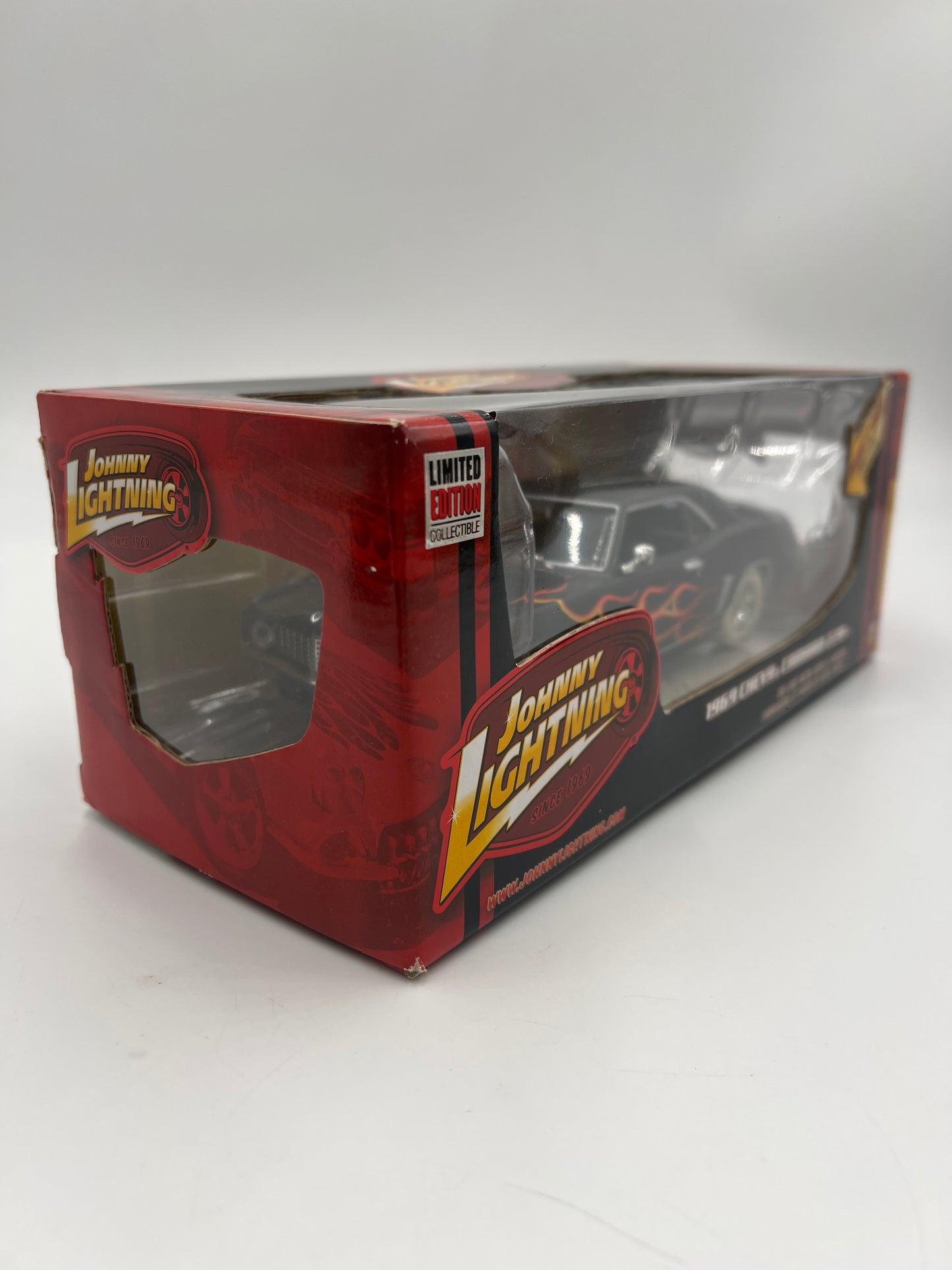 Johnny Lightning 1:24 Scale White Lightning Chase Muscle Cars R23 1969 Chevy Camaro Z28 Matte Black VHTF
