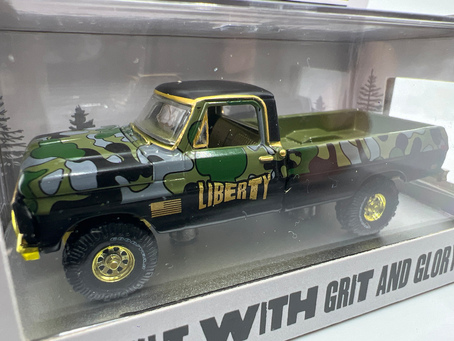 M2 Machines S60 CHASE Built With Grit And Glory 1972 Ford F-250 Explorer 4x4