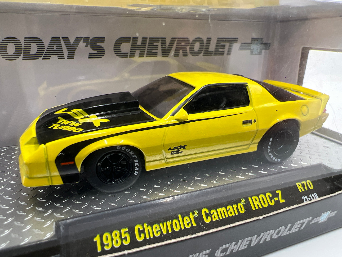 M2 Machines 1985 Chevrolet Camaro IROC-Z Yellow R70