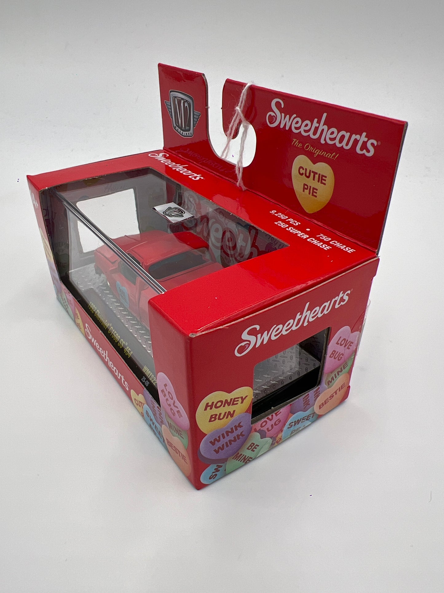 M2 Machines Walmart Exclusive Sweethearts 1992 Chevrolet C1500 SS 454 Red WMTS22