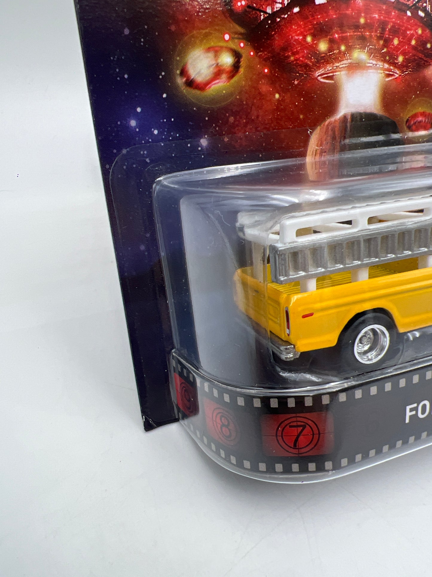Hot Wheels Retro Entertainment Close Encounters Ford F-250 Yellow W/Protector