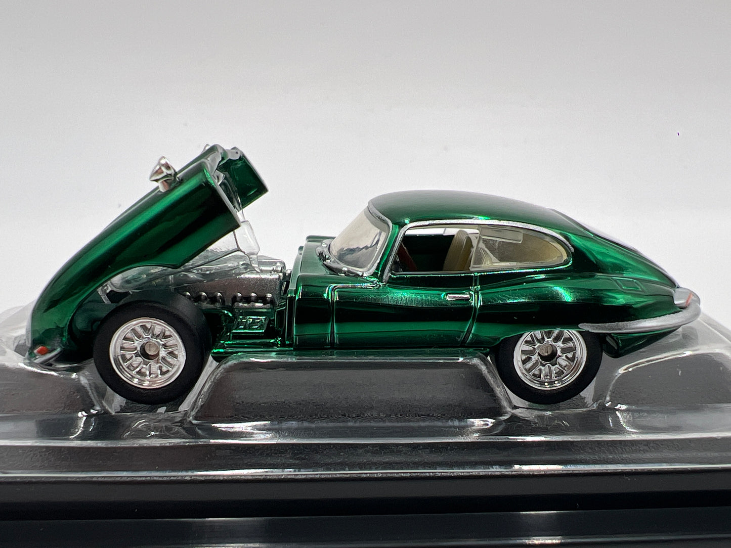 2023 Hot Wheels RLC #26288/30000 1964 Jaguar E-Type Green