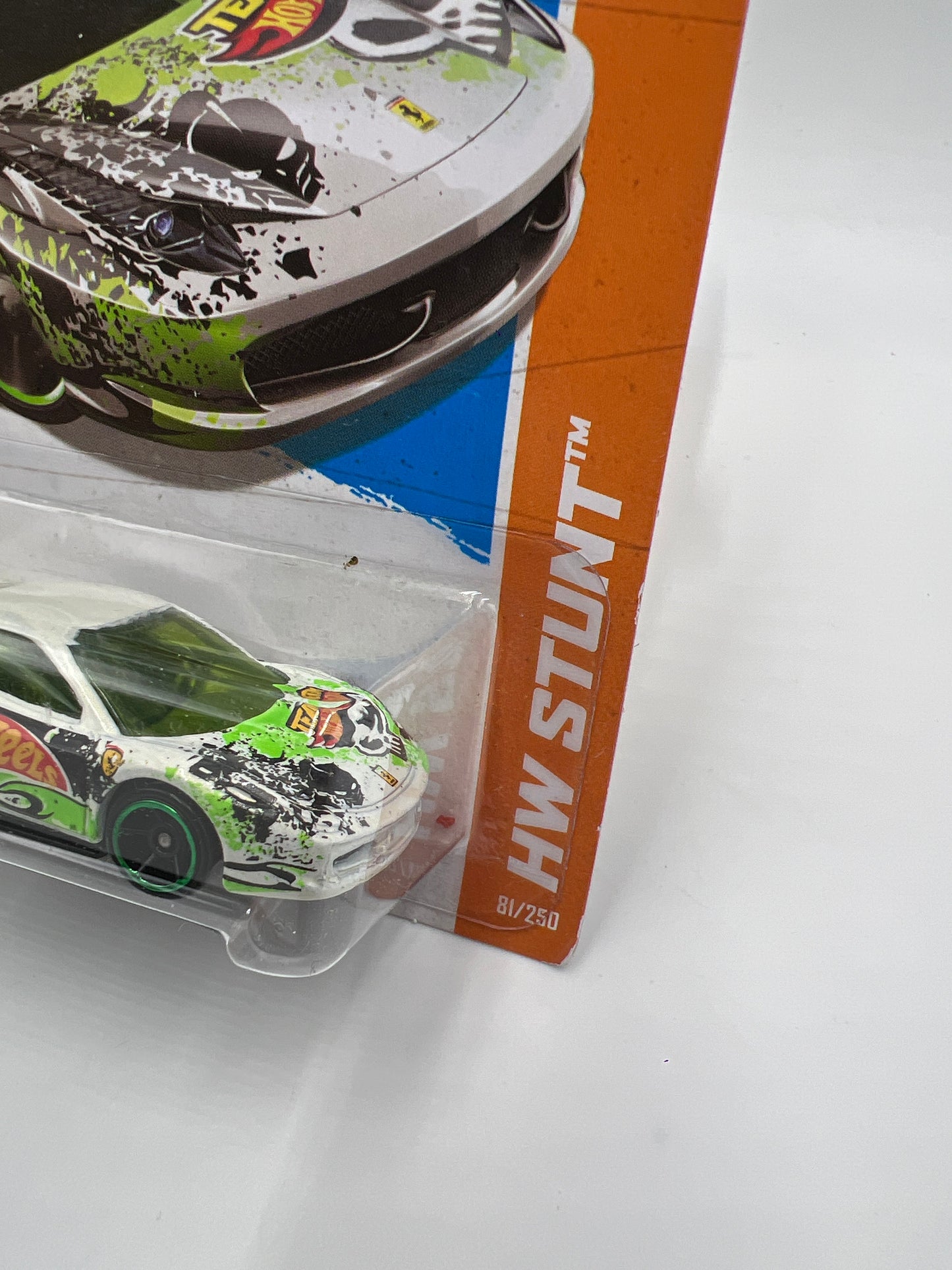 2013 Hot Wheels Stunt #81 Ferrari 458 Challenge White