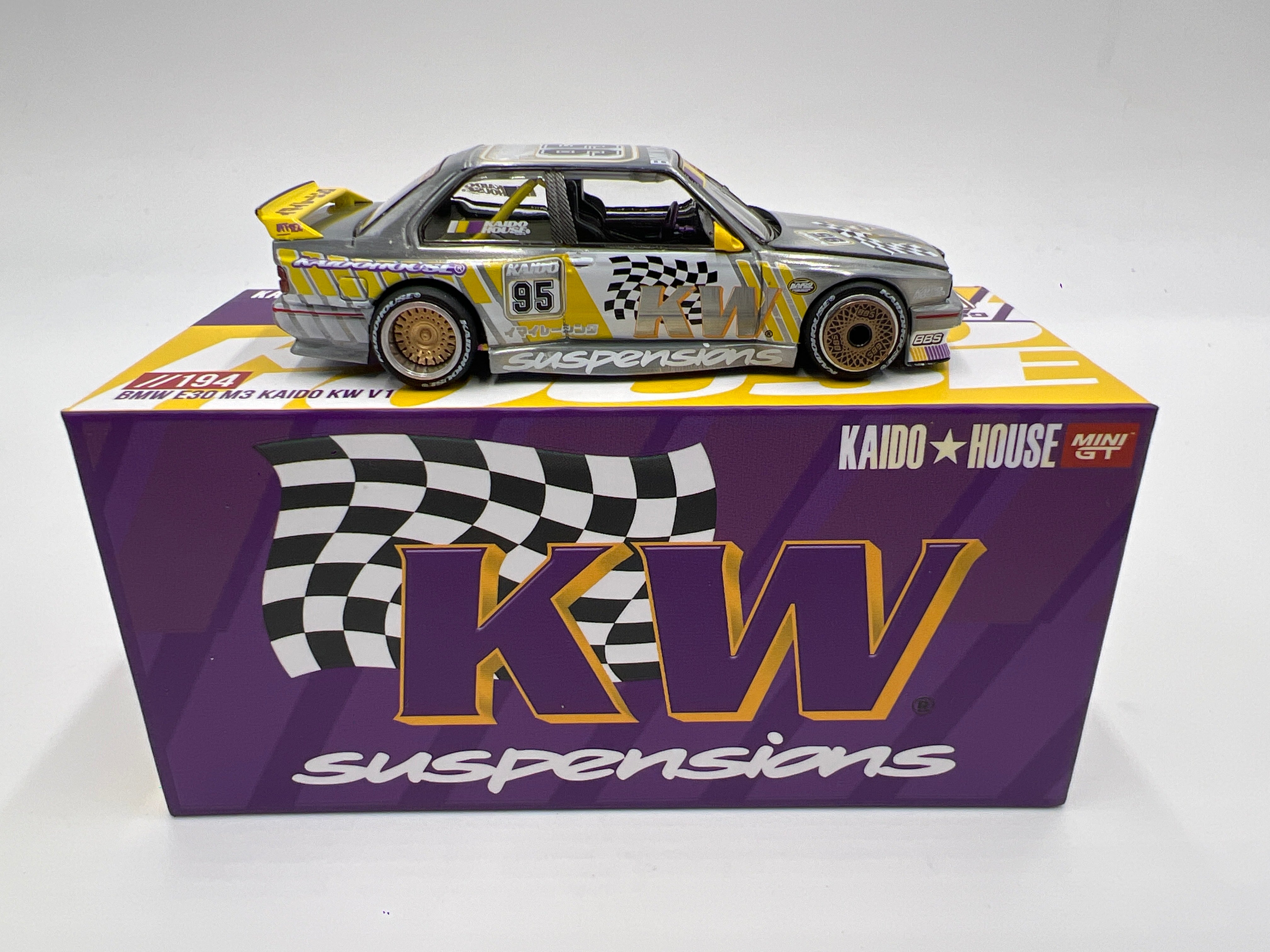 Mini GT Kaido House #194 CHASE BMW E30 M3 Kaido KW V1