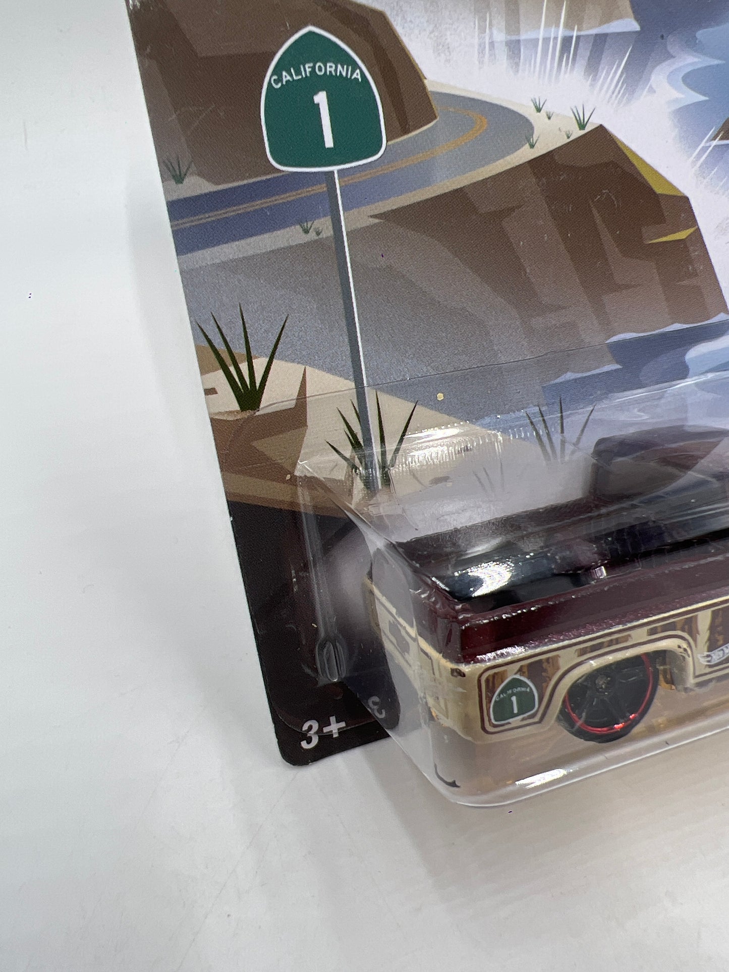 2014 Hot Wheels Road Trippin #22 83 Chevy Silverado W/Protector