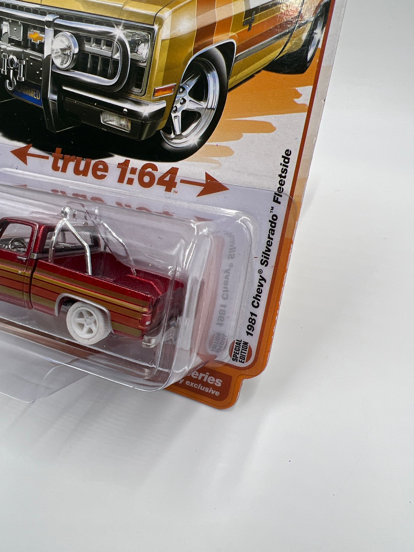 2025 Auto World Muscle Trucks Hobby Exclusive Special Edition Ultra Red CHASE 1981 Chevy Silverado Fleetside W/Protector