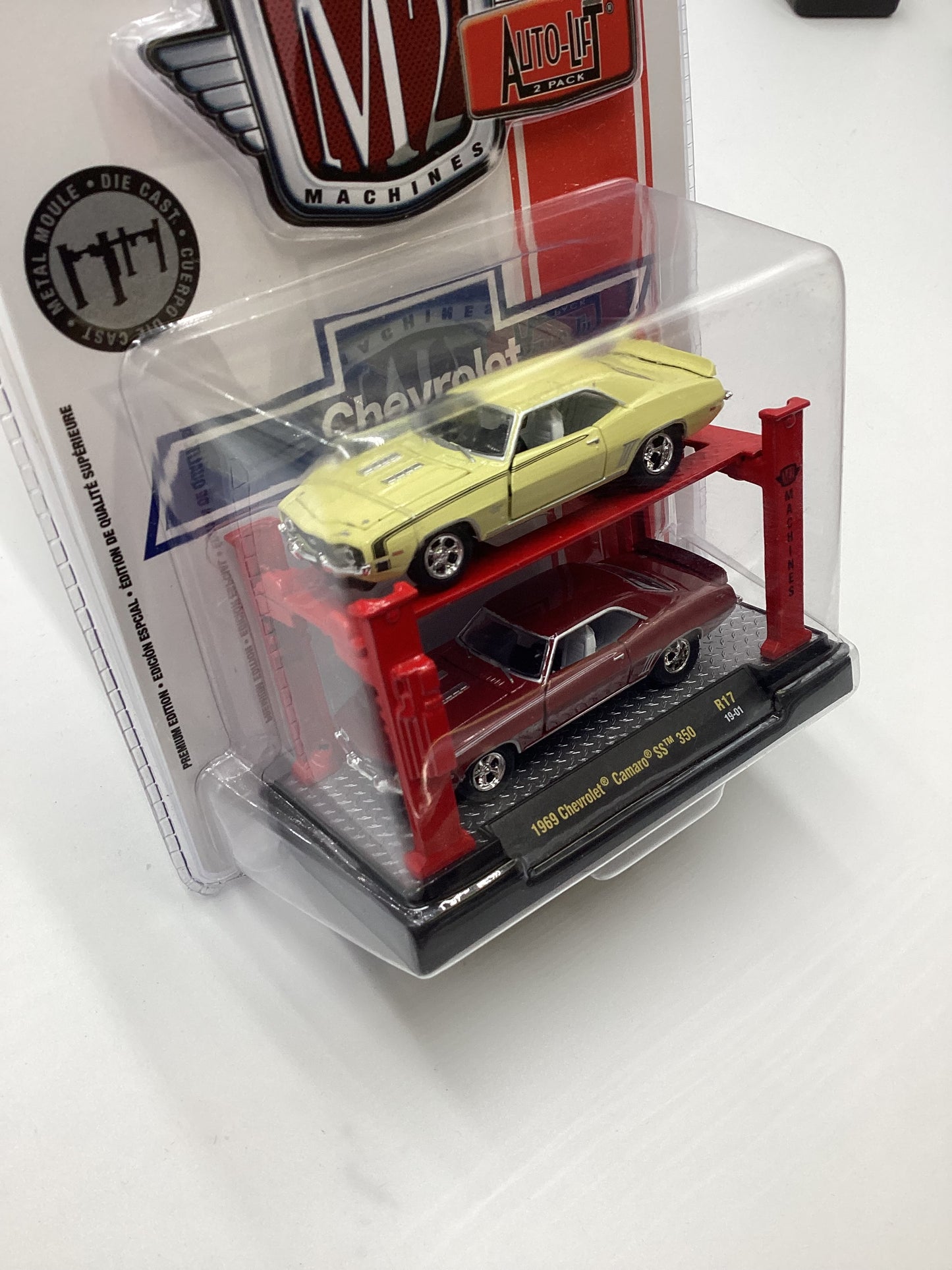 M2 Machines Auto-lift 2 Pack 1969 Chevrolet Camaro SS 350 R17 205H