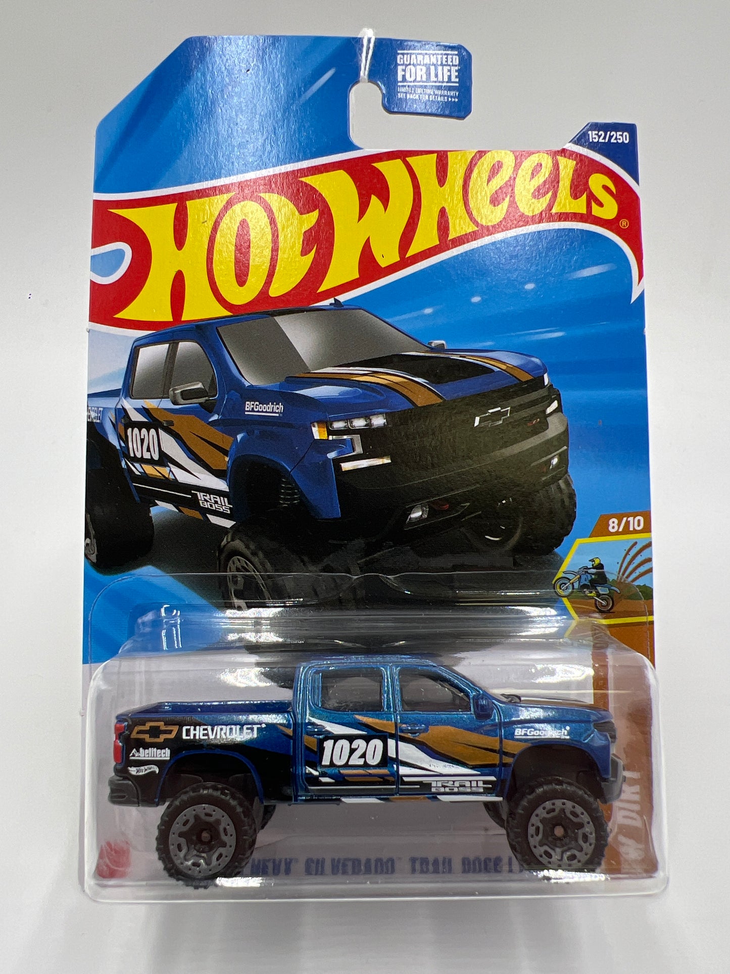 2025 Hot Wheels J Case HW Dirt #152 19 Chevy Silverado Trail Boss LT Blue 17i