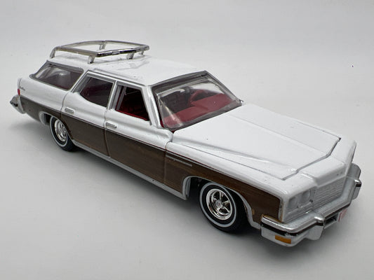 Auto World 1/64 Muscle Wagons 1974 Buick Estate Wagon White Loose