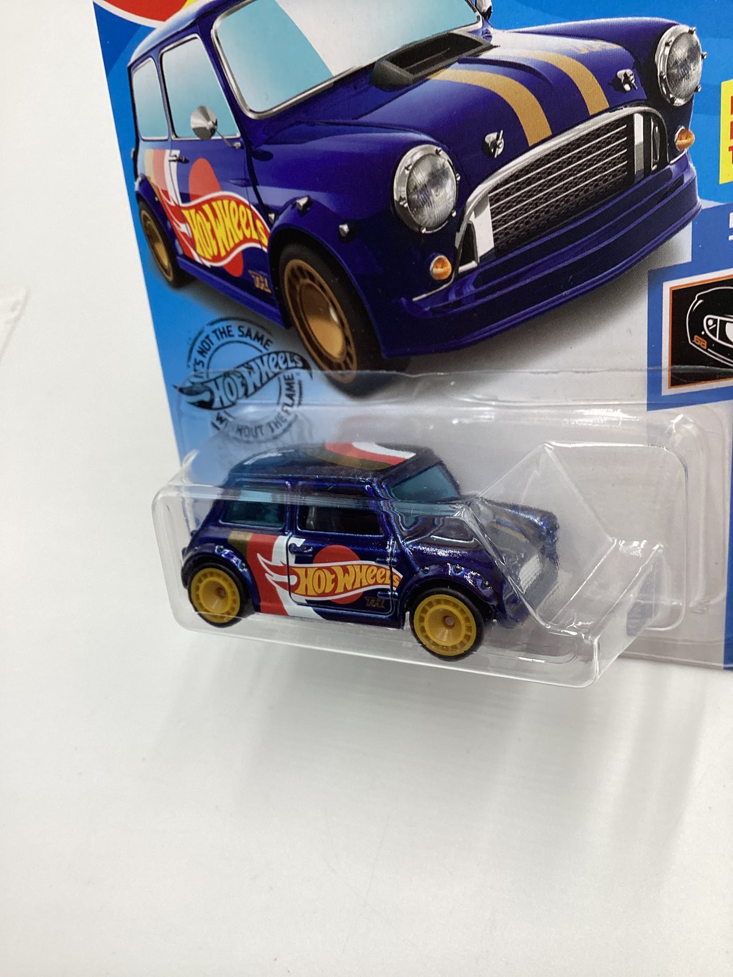 2019 Hot Wheels Super Treasure Hunt #242 Morris Mini W/Protector