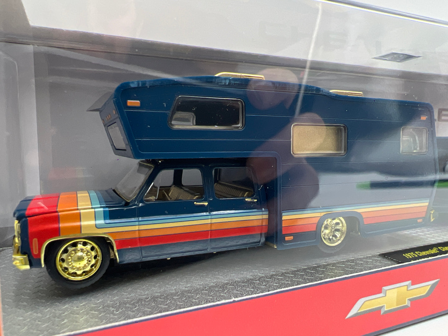 M2 Machines Haulers R100 CHASE 1975 Cheyenne Super 30 Camper & 1978 C10 Silverado