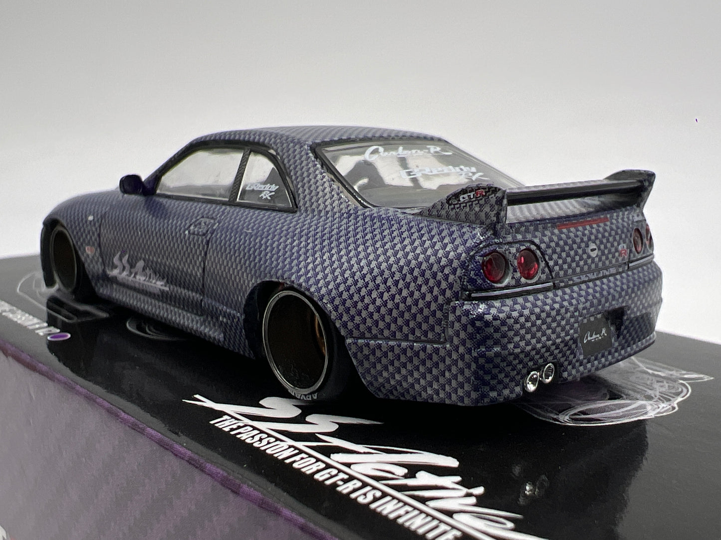 Mini GT x Kaido House #163 CHASE Nissan Skyline GT-R R33 Active Carbon R V2