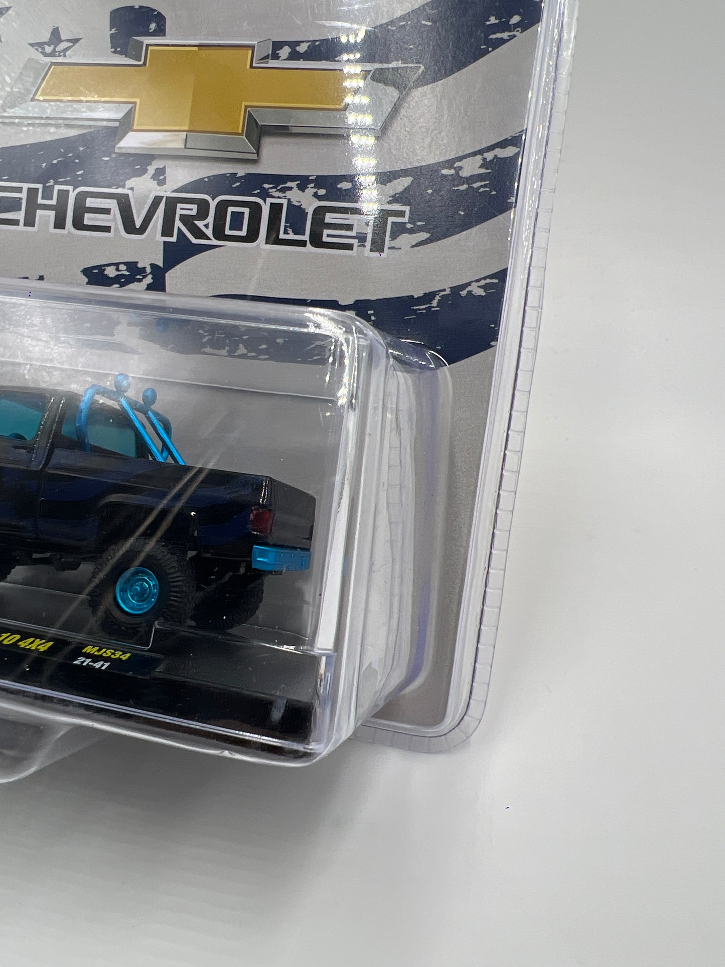 M2 Machines MiJo Exclusives CHASE 1973 Chevrolet Cheyenne Super 10 4x4 Black/Blue MJS34