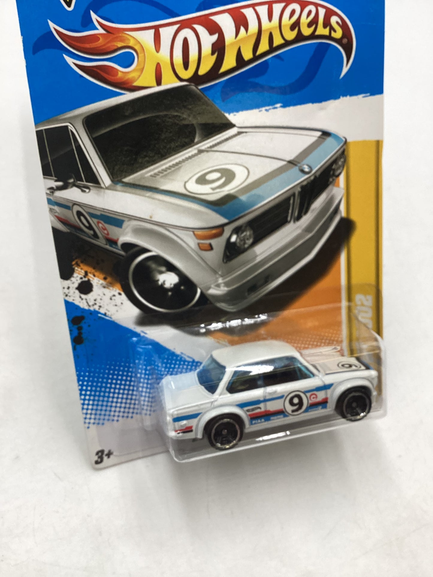 2012 Hot Wheels #021 BMW 2002 White 106H