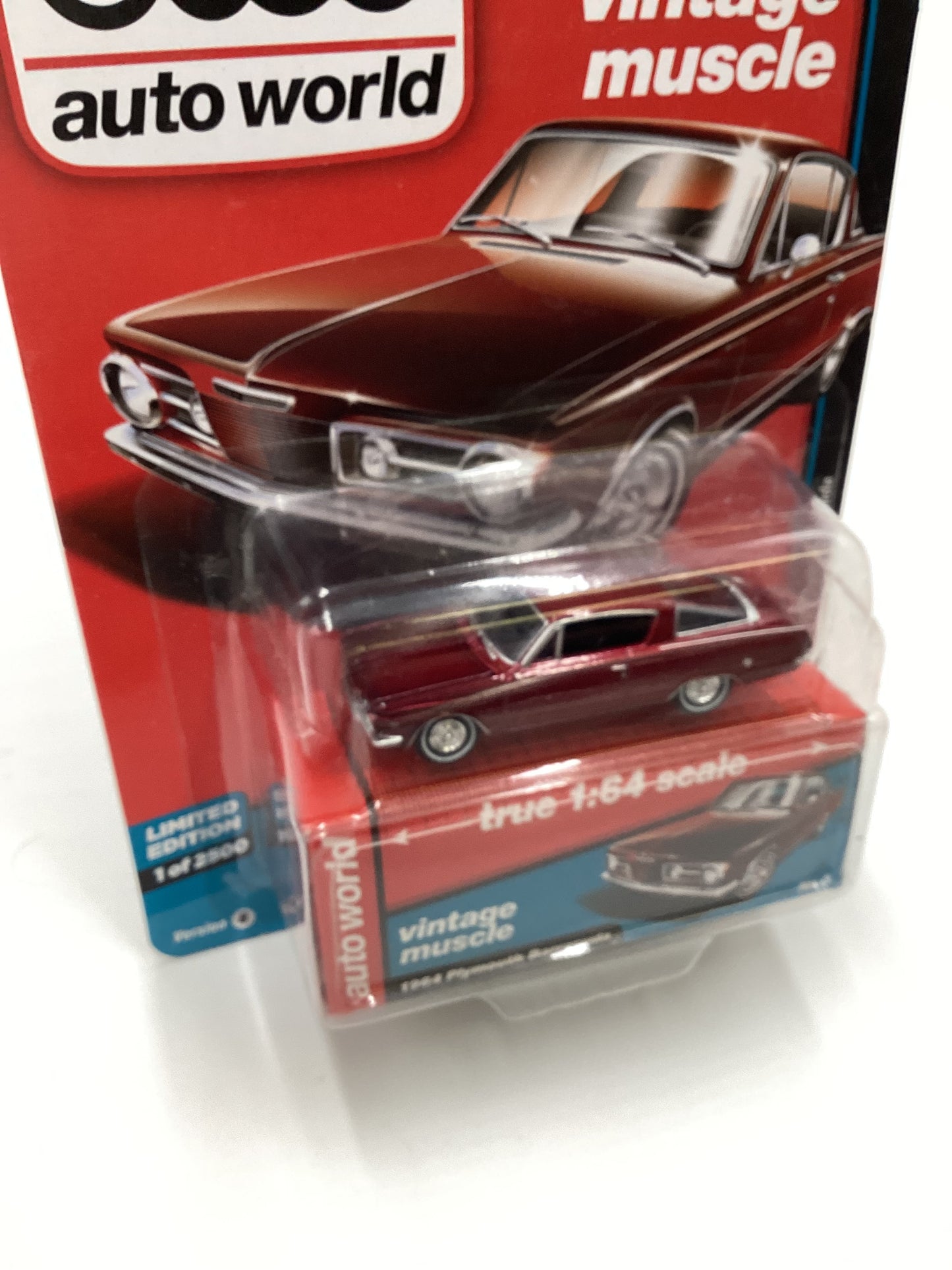 Auto world Vintage Muscle 1964 Plymouth Barracuda Ultra Red Chase