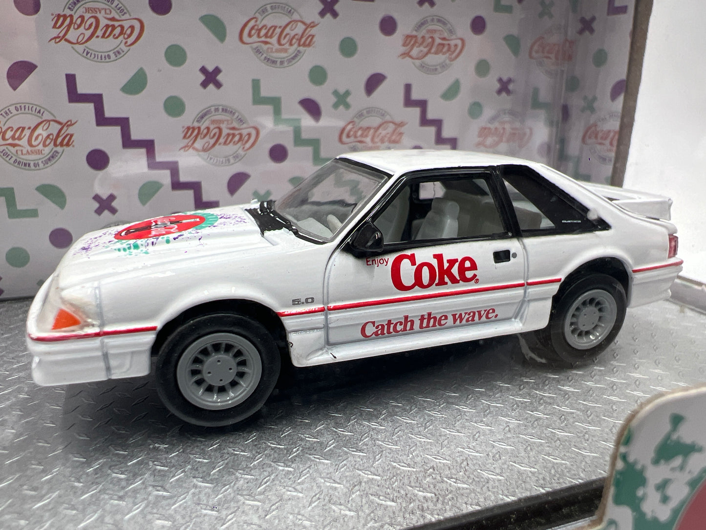 M2 Machines Auto Haulers Coca Cola 1990 Ford C-8000 & 1990 Ford Mustang GT TW05