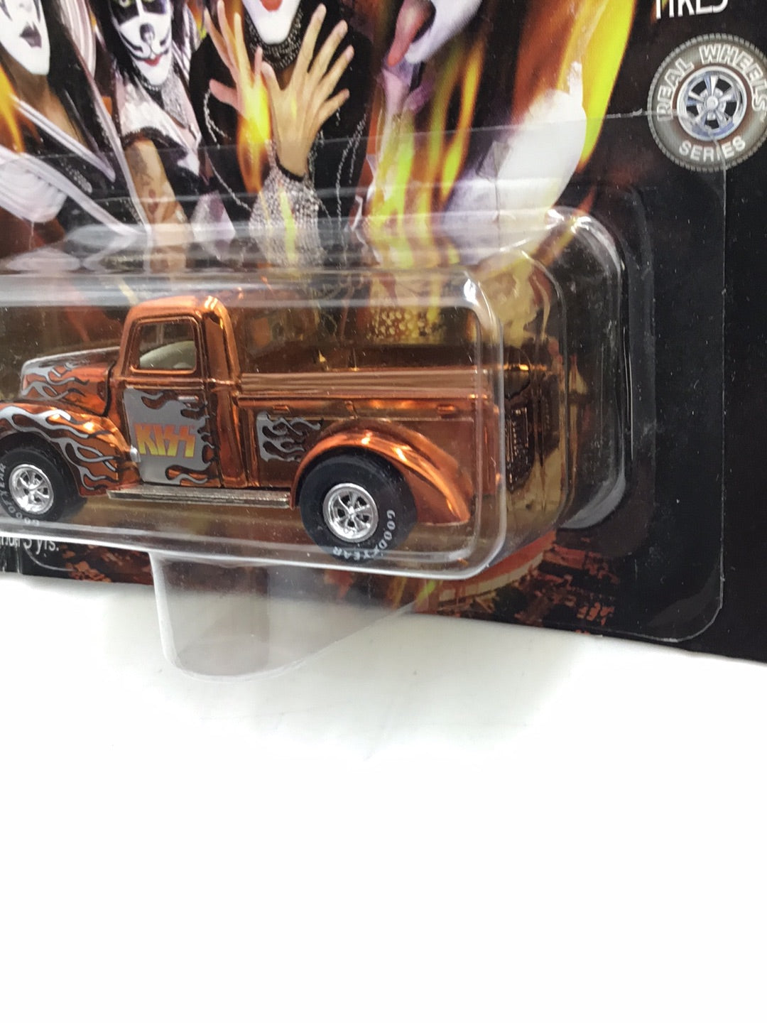 Johnny Lightning Kiss 1940 Ford (Bad Card)