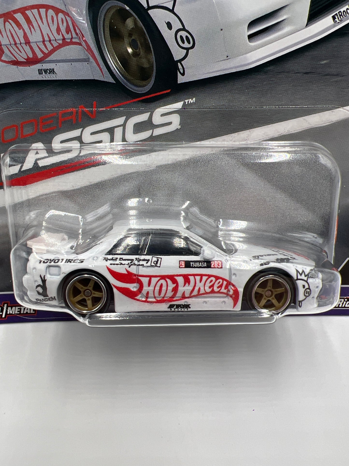 Hot Wheels Premium Modern Classics #1 Nissan Skyline GT-R R32 Pandem White 243B