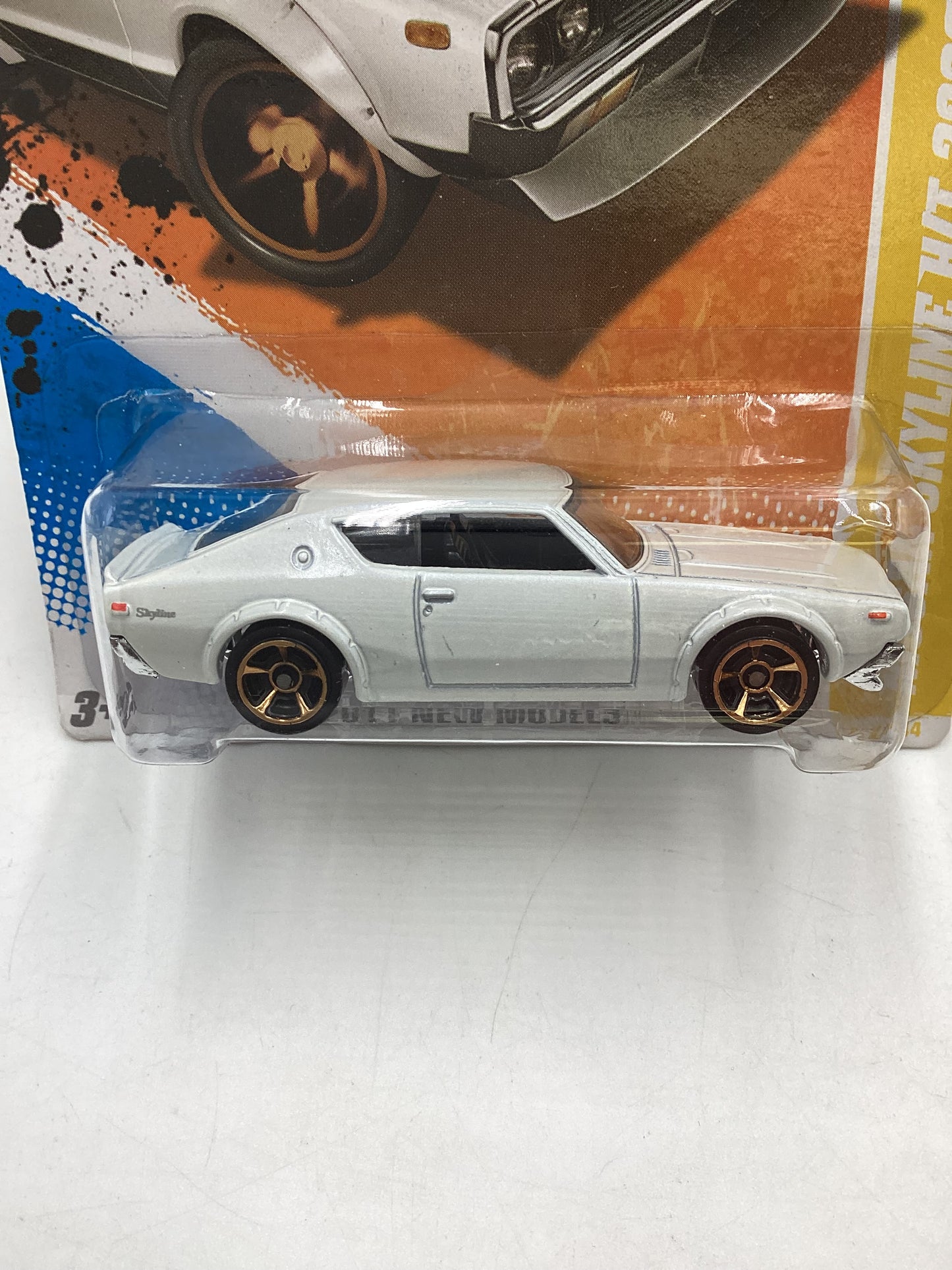 2014 Hot Wheels #022 White Nissan Skyline H/T 2000GT-R 80A