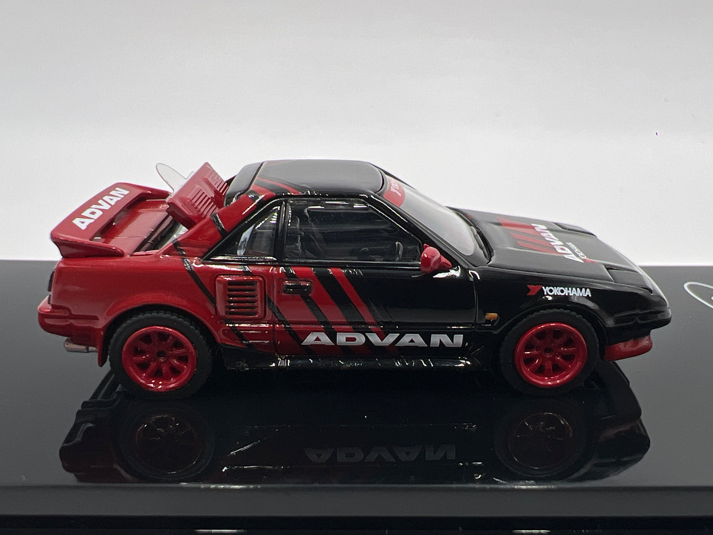HJ64 Diecast Model 1/64 Yokohama Advan Toyota MR2 1600G-Limited Super Charger Red/Black