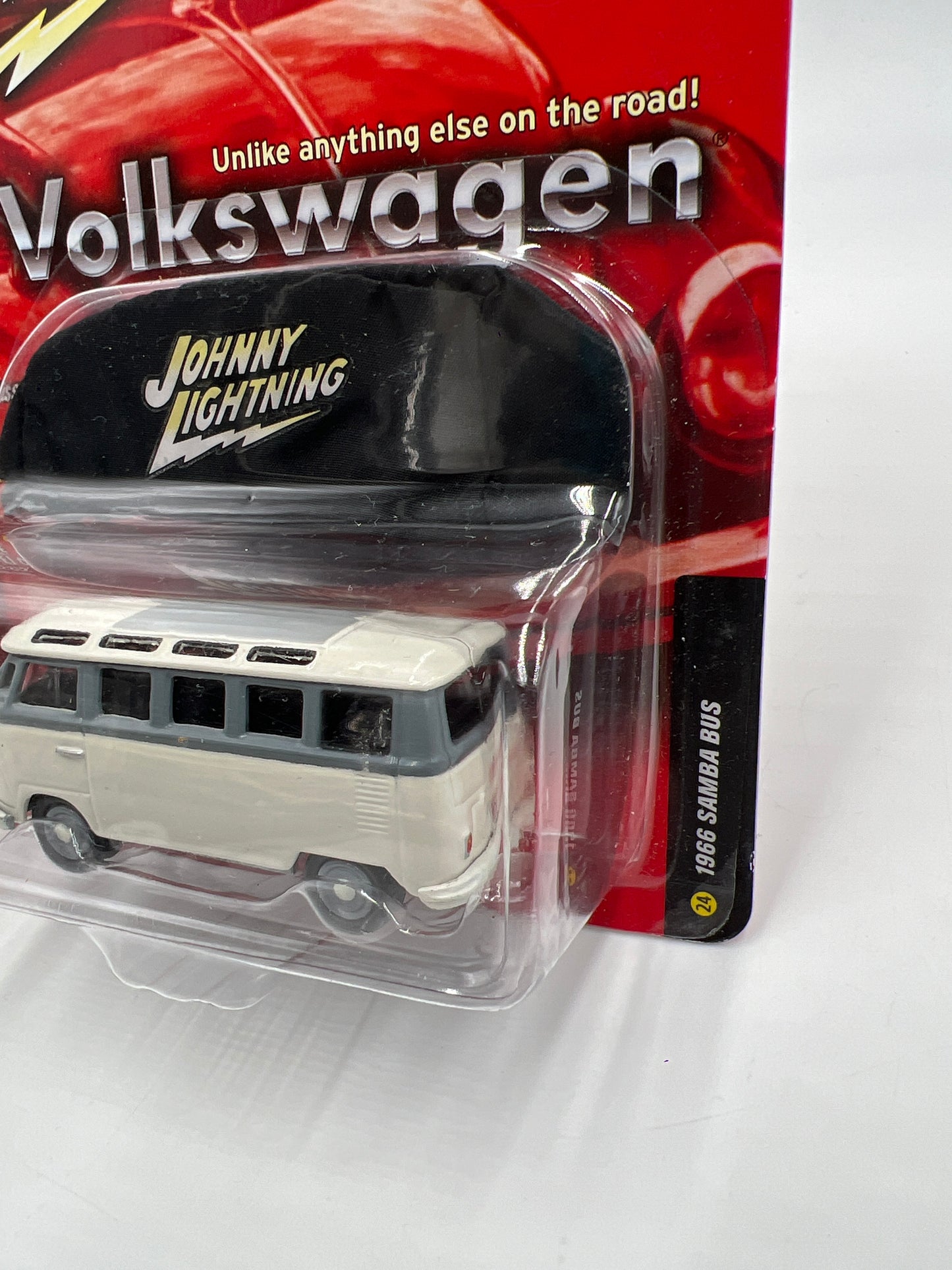 Johnny Lightning Volkswagen 1966 Samba Bus White 221F