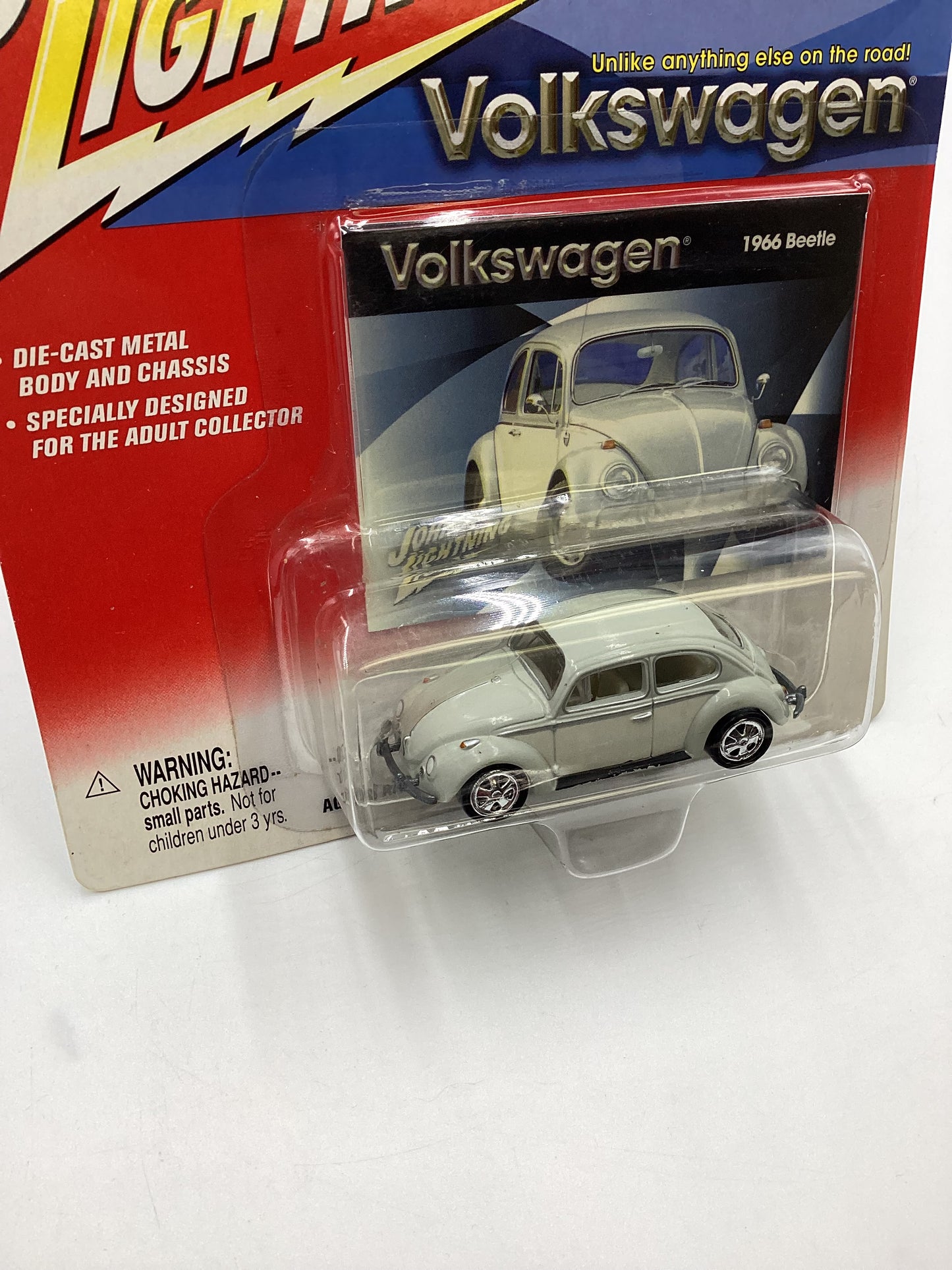 Johnny Lightning Volkswagen 1966 Beetle White/Light Gray