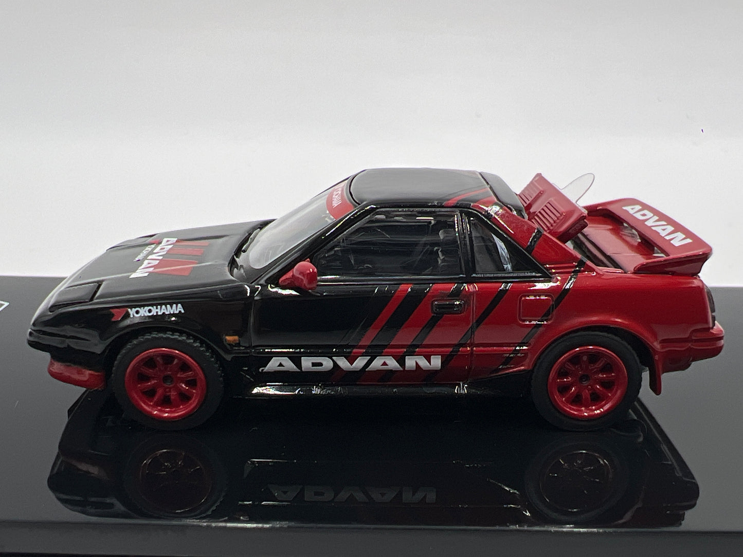 HJ64 Diecast Model 1/64 Yokohama Advan Toyota MR2 1600G-Limited Super Charger Red/Black