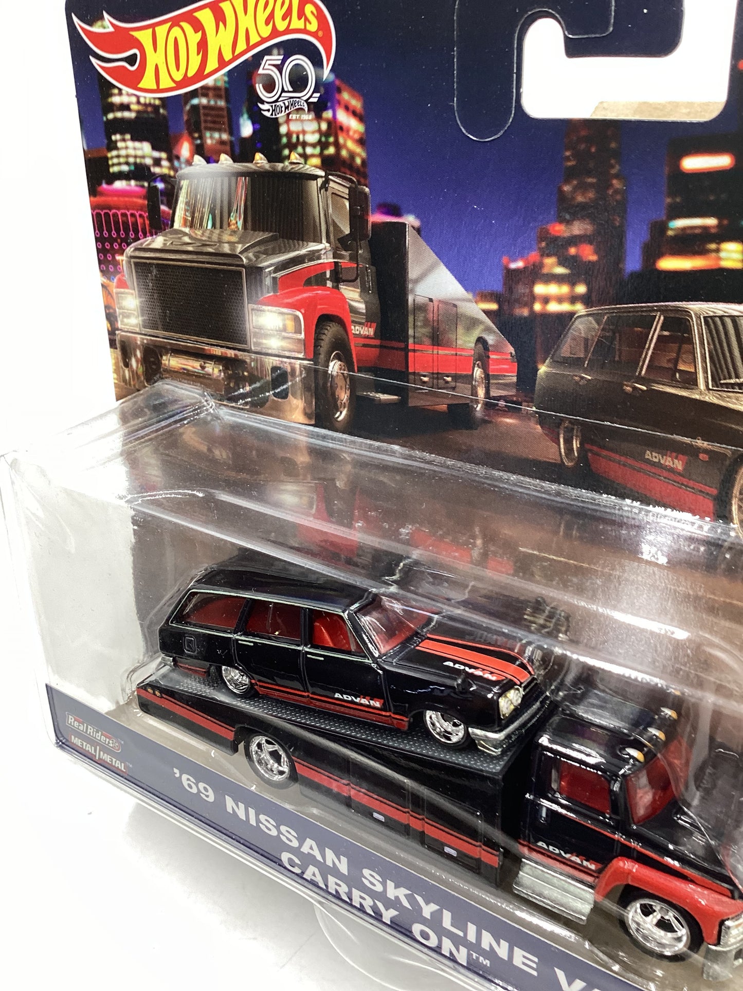 2018 Hot Wheels Team transport #3 69 Nissan Skyline Van & Carry On with Protector