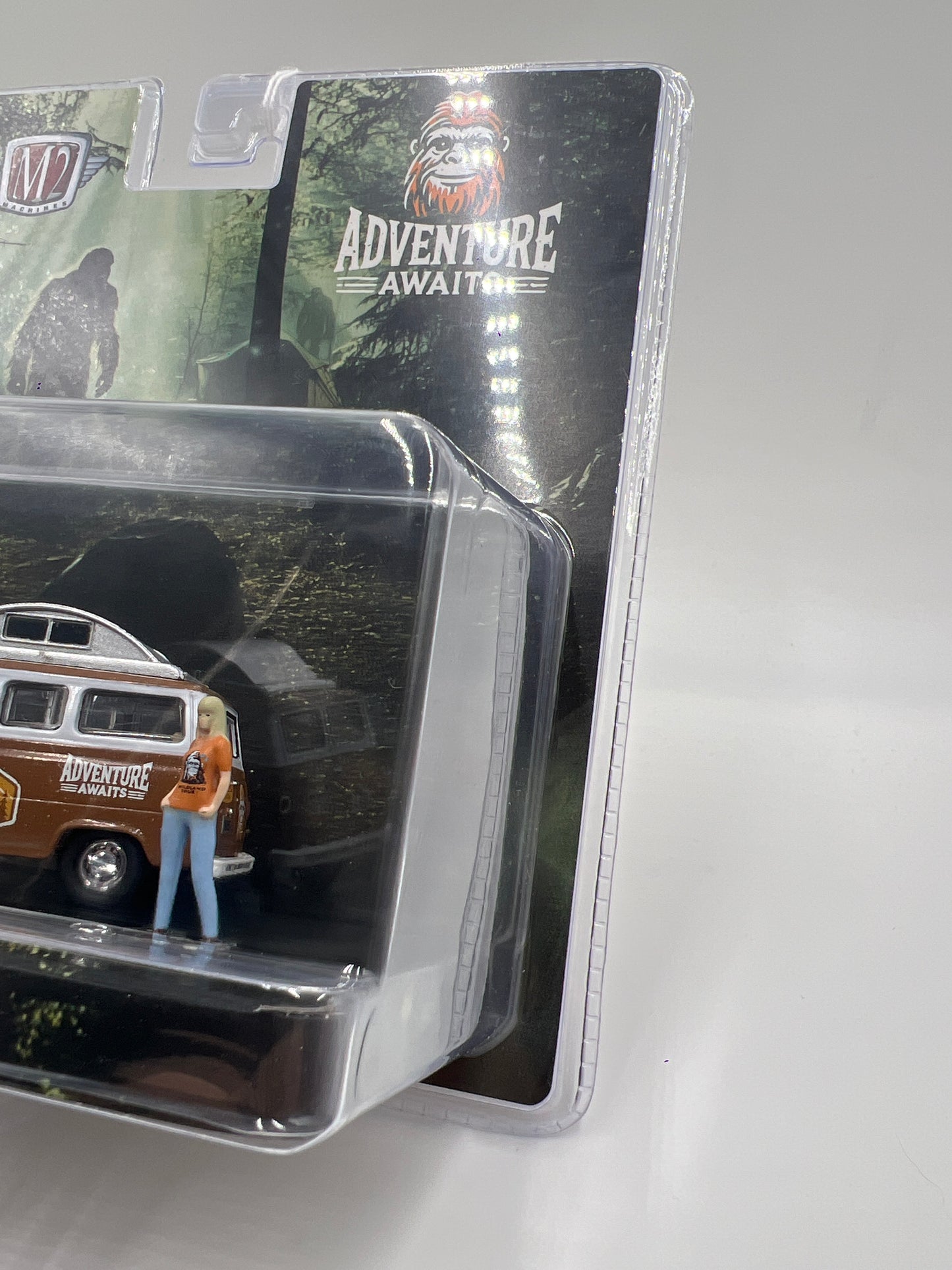 2025 M2 Machines Diorama 1965 Ford Econoline Camper Van R13 199F